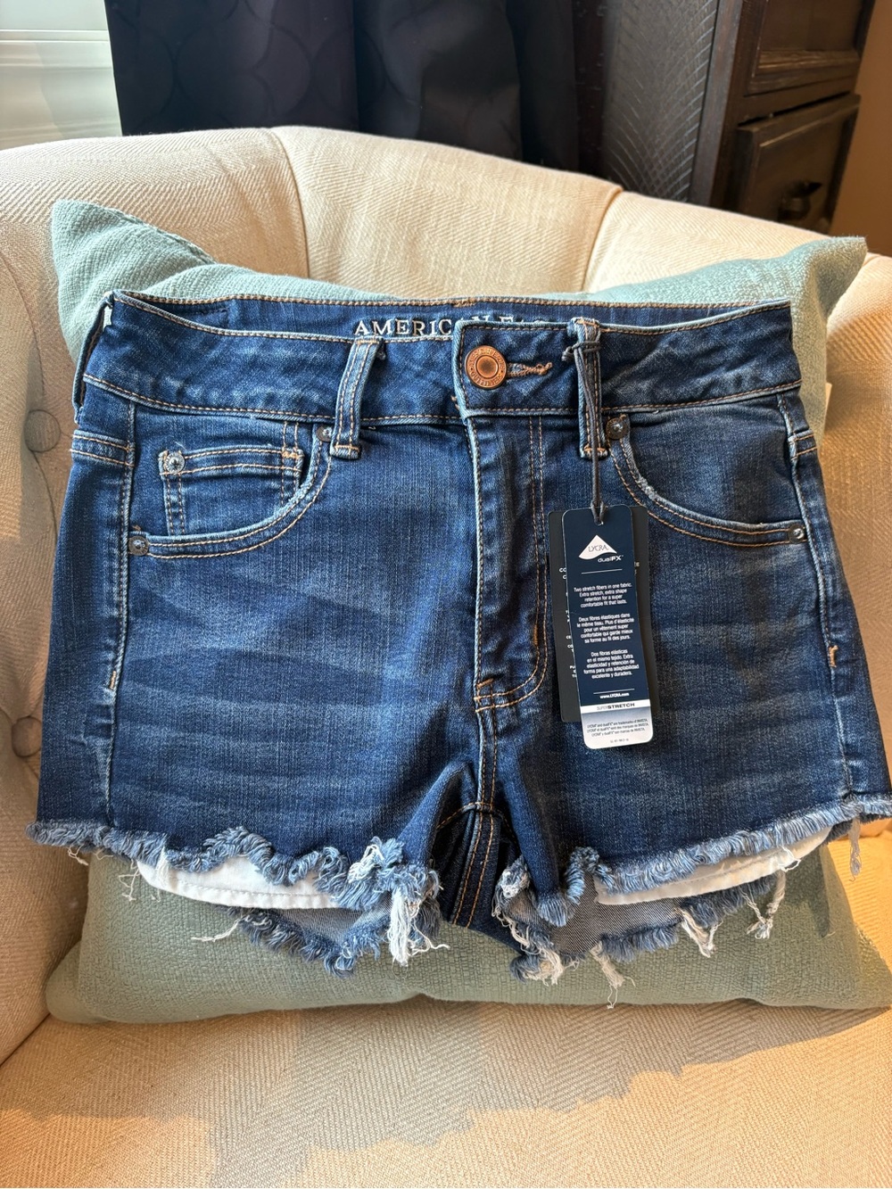 🩳 American Eagle Hi-Rise Shortie Denim Shorts Size 4 Super Stretch Raw Hem